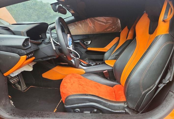 Salvage 2017 Lamborghini Huracan  in Orange