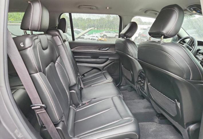 Salvage 2023 Jeep Grand Cherokee Limited in Gray