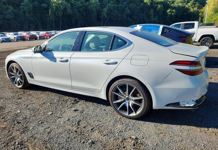 Salvage 2026 Genesis G70  in White