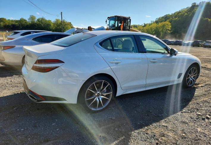 Salvage 2026 Genesis G70  in White