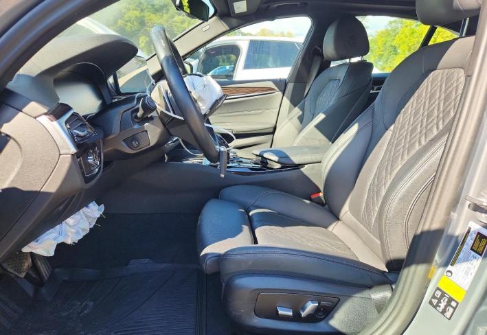 Salvage 2023 Bmw 540 Xi in Gray