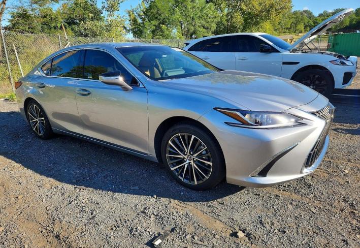 Salvage 2025 Lexus Es 350  in Silver