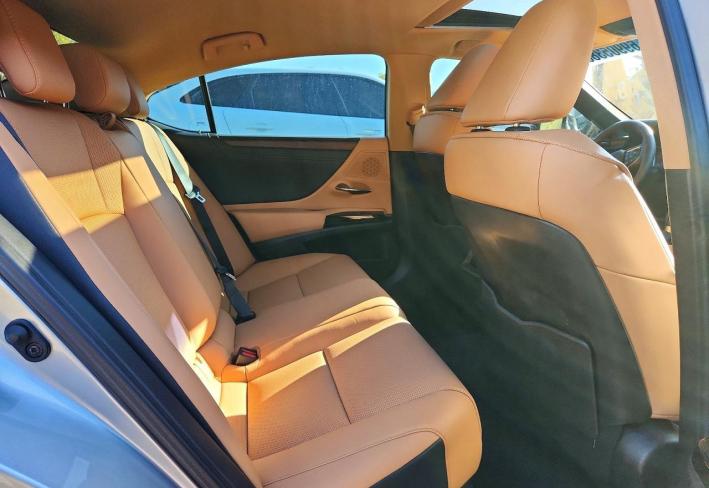 Salvage 2025 Lexus Es 350  in Silver