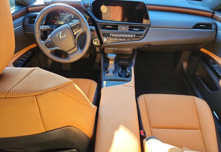 Salvage 2025 Lexus Es 350  in Silver