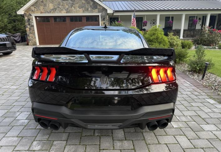 Salvage 2024 Ford Mustang Dark Horse in Черный