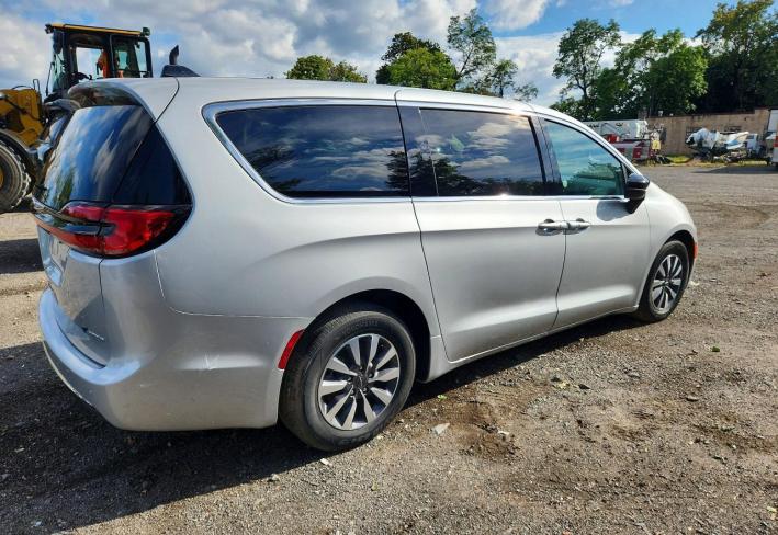 Salvage 2024 Chrysler Pacifica Hybrid Select in Серый