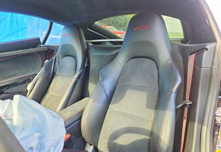 Salvage 2016 Porsche Cayman Gts in Черный