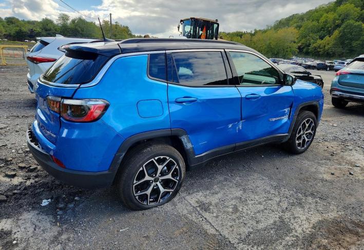 Salvage 2026 Jeep Compass Limited in Синий
