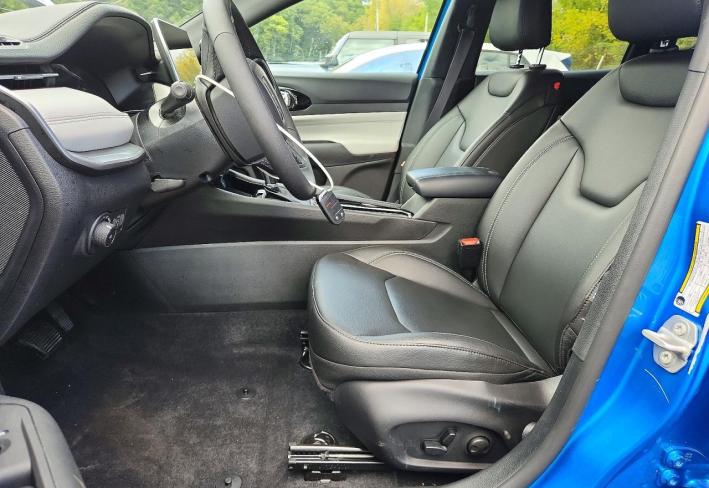 Salvage 2026 Jeep Compass Limited in Синий