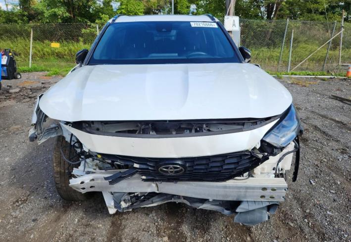 Salvage 2022 Toyota Highlander Xse in Белый