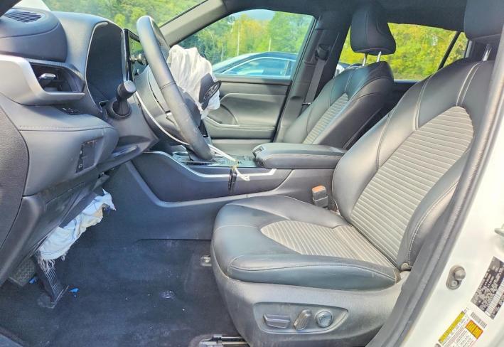 Salvage 2022 Toyota Highlander Xse in Белый
