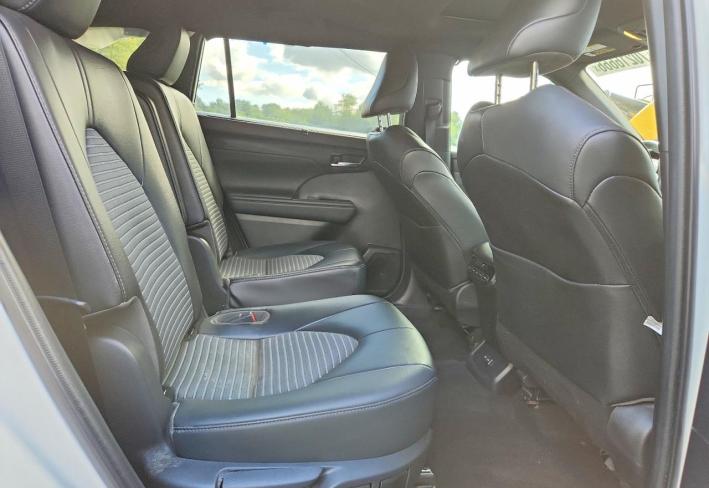 Salvage 2022 Toyota Highlander Xse in Белый