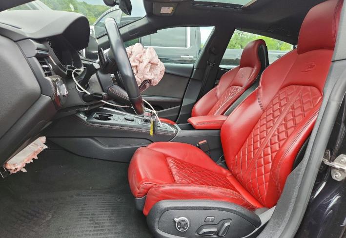 Salvage 2019 Audi S5 Premium Plus in Черный