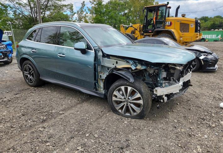 Salvage 2026 Mercedes-benz Glc 300 4matic in Зеленый