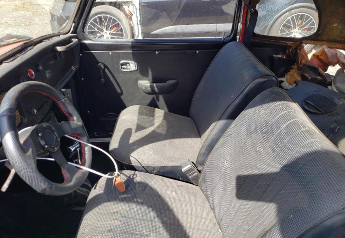 Salvage 1969 Volkswagen Beetle  in Красный
