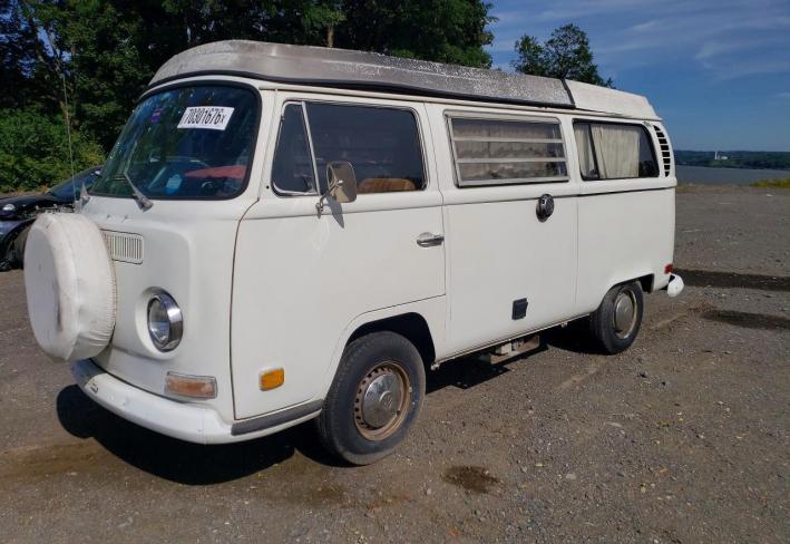 Salvage 1970 Volkswagen Transporter  in Белый