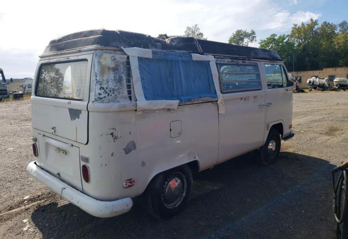 Salvage 1970 Volkswagen Transporter  in Белый
