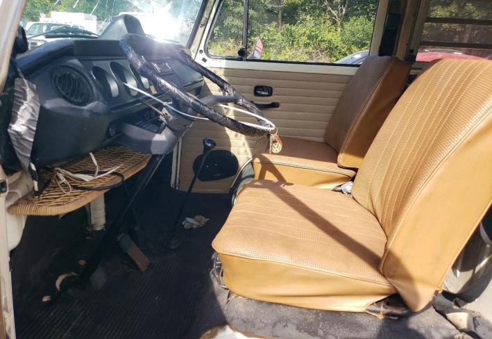 Salvage 1970 Volkswagen Transporter  in Белый