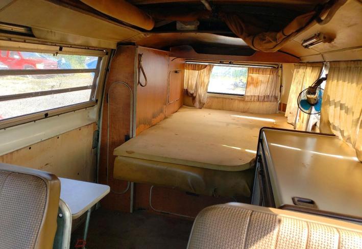 Salvage 1970 Volkswagen Transporter  in Белый