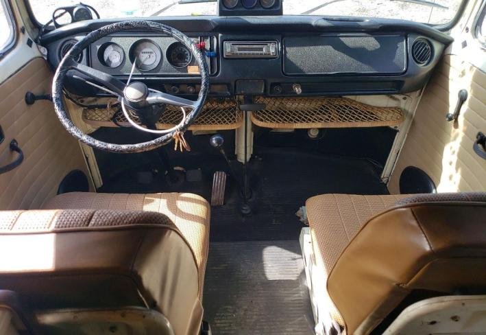 Salvage 1970 Volkswagen Transporter  in Белый