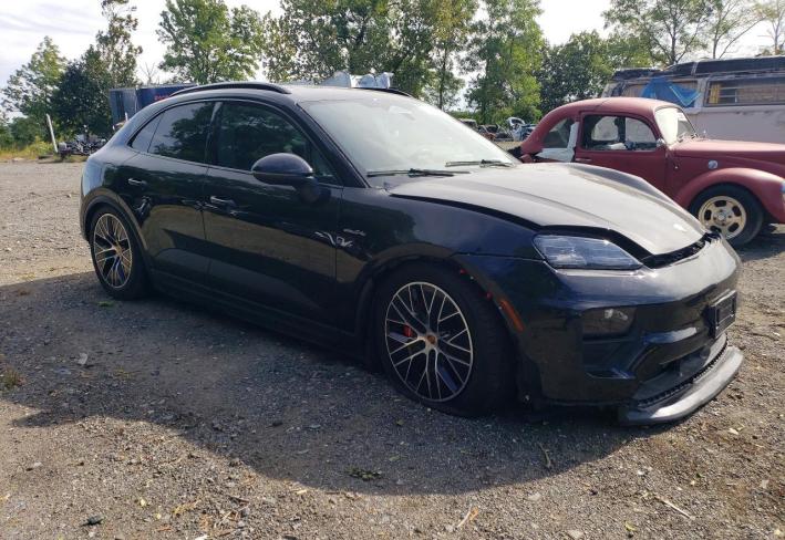 Salvage 2025 Porsche Macan 4s in Черный