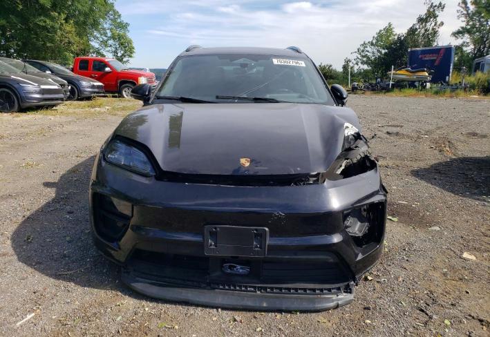Salvage 2025 Porsche Macan 4s in Черный
