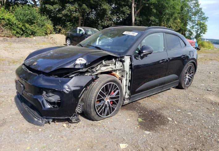 Salvage 2025 Porsche Macan 4s in Черный