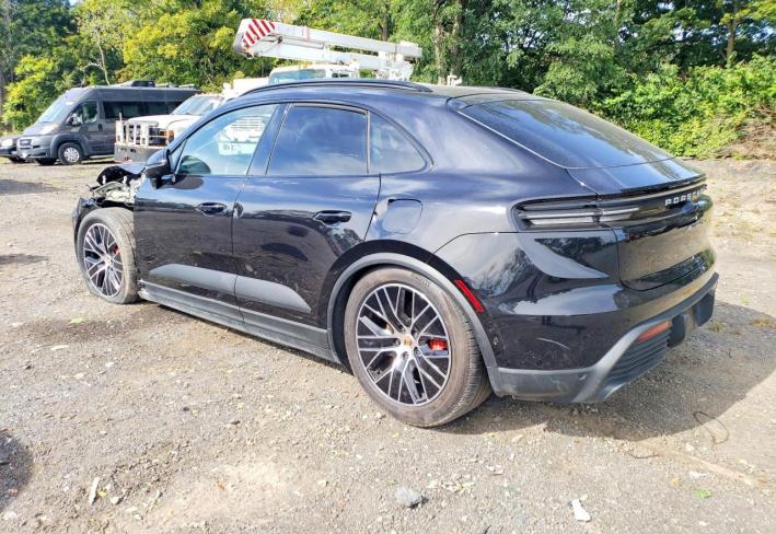 Salvage 2025 Porsche Macan 4s in Черный