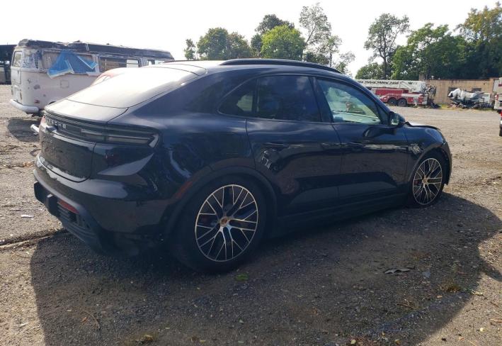 Salvage 2025 Porsche Macan 4s in Черный