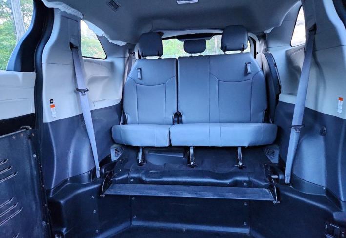 Salvage 2024 Toyota Sienna Braunability in Черный