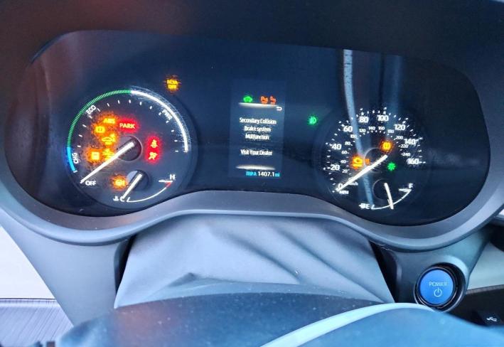 Salvage 2024 Toyota Sienna Braunability in Черный