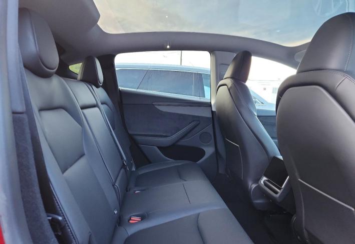 Salvage 2026 Tesla Model Y  in Бордовый