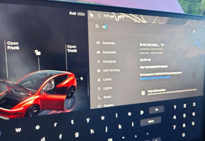 Salvage 2026 Tesla Model Y  in Бордовый
