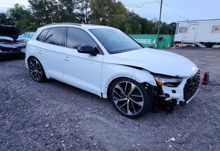 Salvage 2024 Audi Sq5 Prestige in Белый