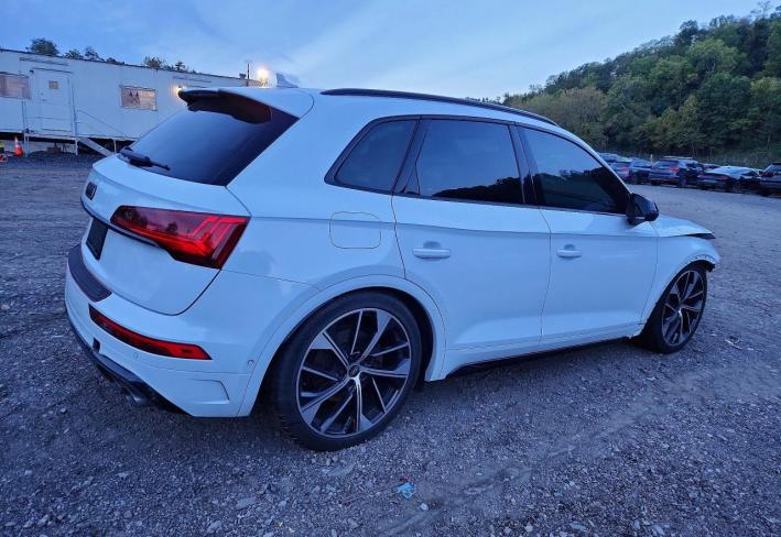 Salvage 2024 Audi Sq5 Prestige in Белый