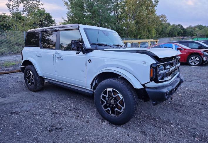 Salvage 2024 Ford Bronco Outer Banks in Белый