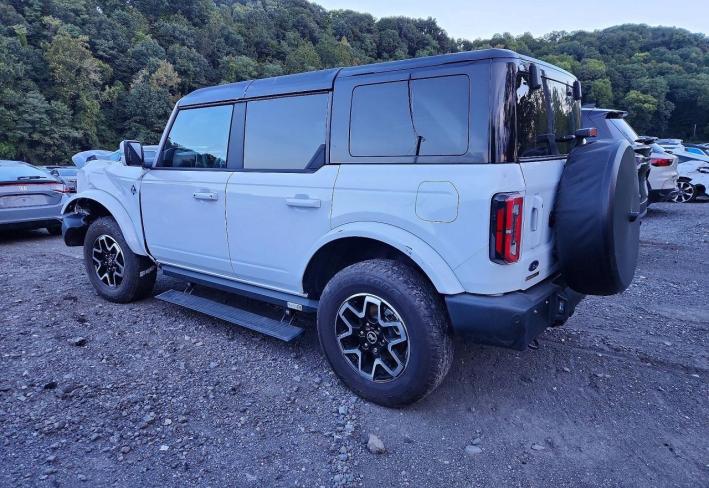 Salvage 2024 Ford Bronco Outer Banks in Белый