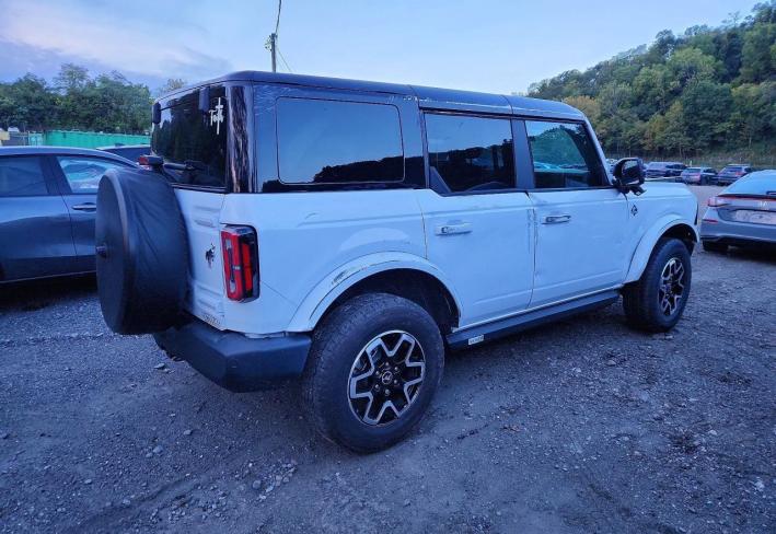 Salvage 2024 Ford Bronco Outer Banks in Белый