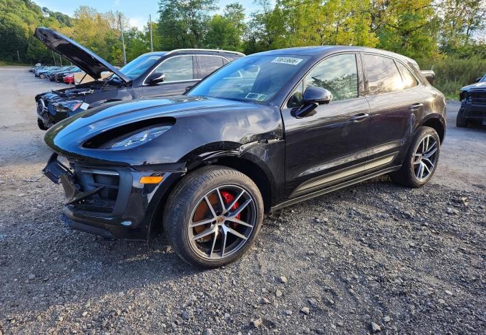 Salvage 2025 Porsche Macan S in Черный