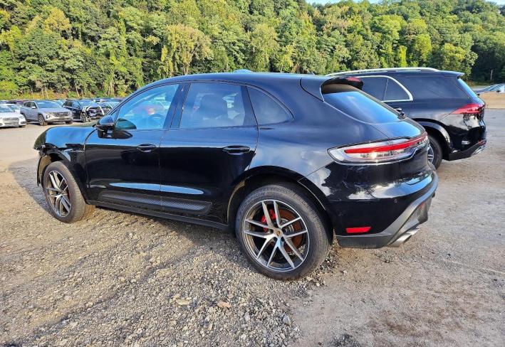 Salvage 2025 Porsche Macan S in Черный