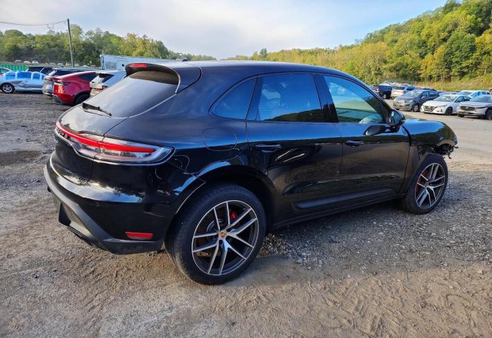 Salvage 2025 Porsche Macan S in Черный