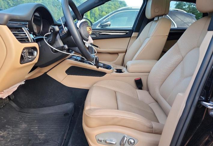 Salvage 2025 Porsche Macan S in Черный