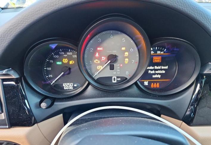 Salvage 2025 Porsche Macan S in Черный