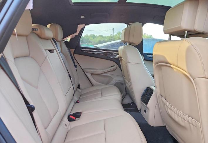 Salvage 2025 Porsche Macan S in Черный