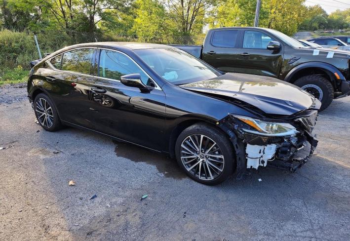 Salvage 2023 Lexus Es 300h  in Черный