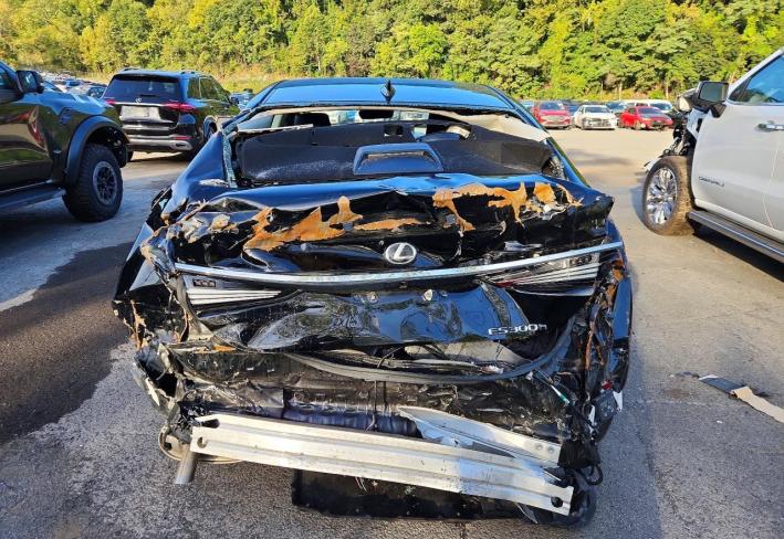 Salvage 2023 Lexus Es 300h  in Черный