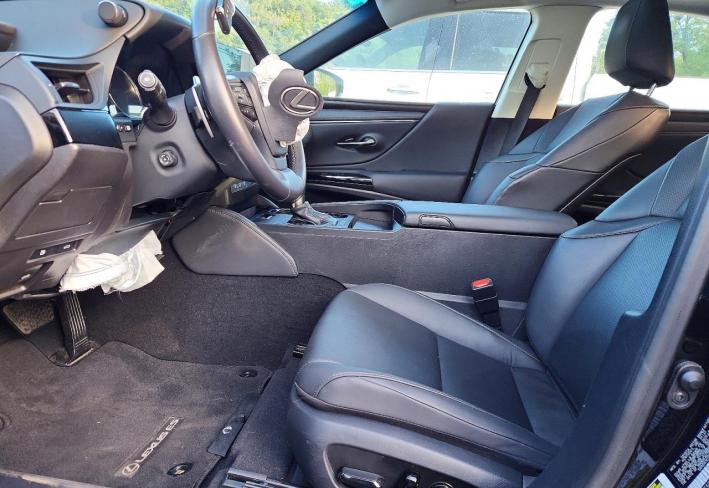 Salvage 2023 Lexus Es 300h  in Черный