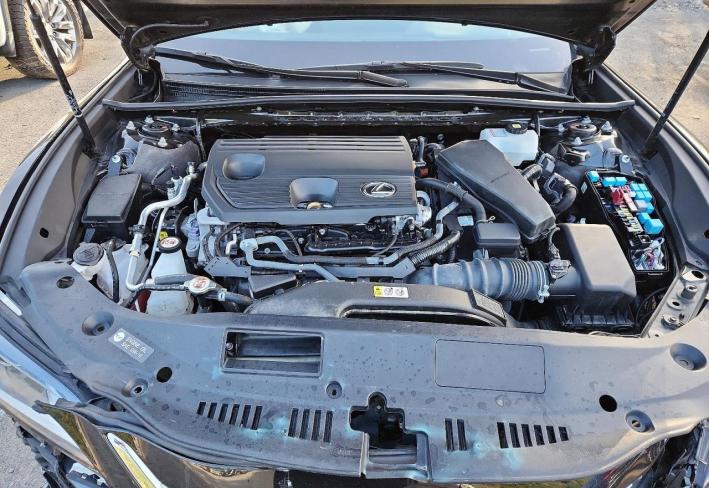 Salvage 2023 Lexus Es 300h  in Черный