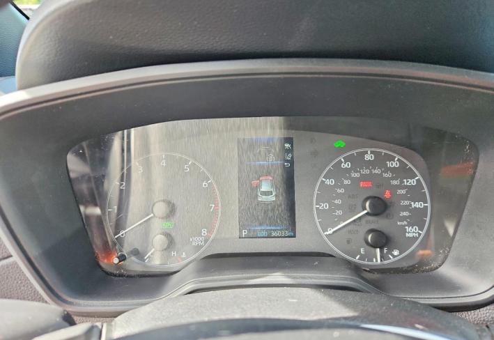 Salvage 2024 Toyota Corolla Cross Hybrid Se in Серебристый
