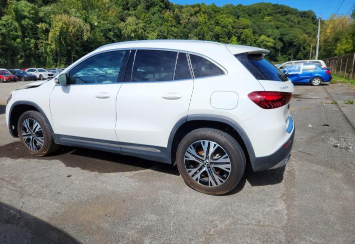 Salvage 2025 Mercedes-benz Gla 250 4matic in Белый